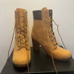 Woman's timberland heals size 10